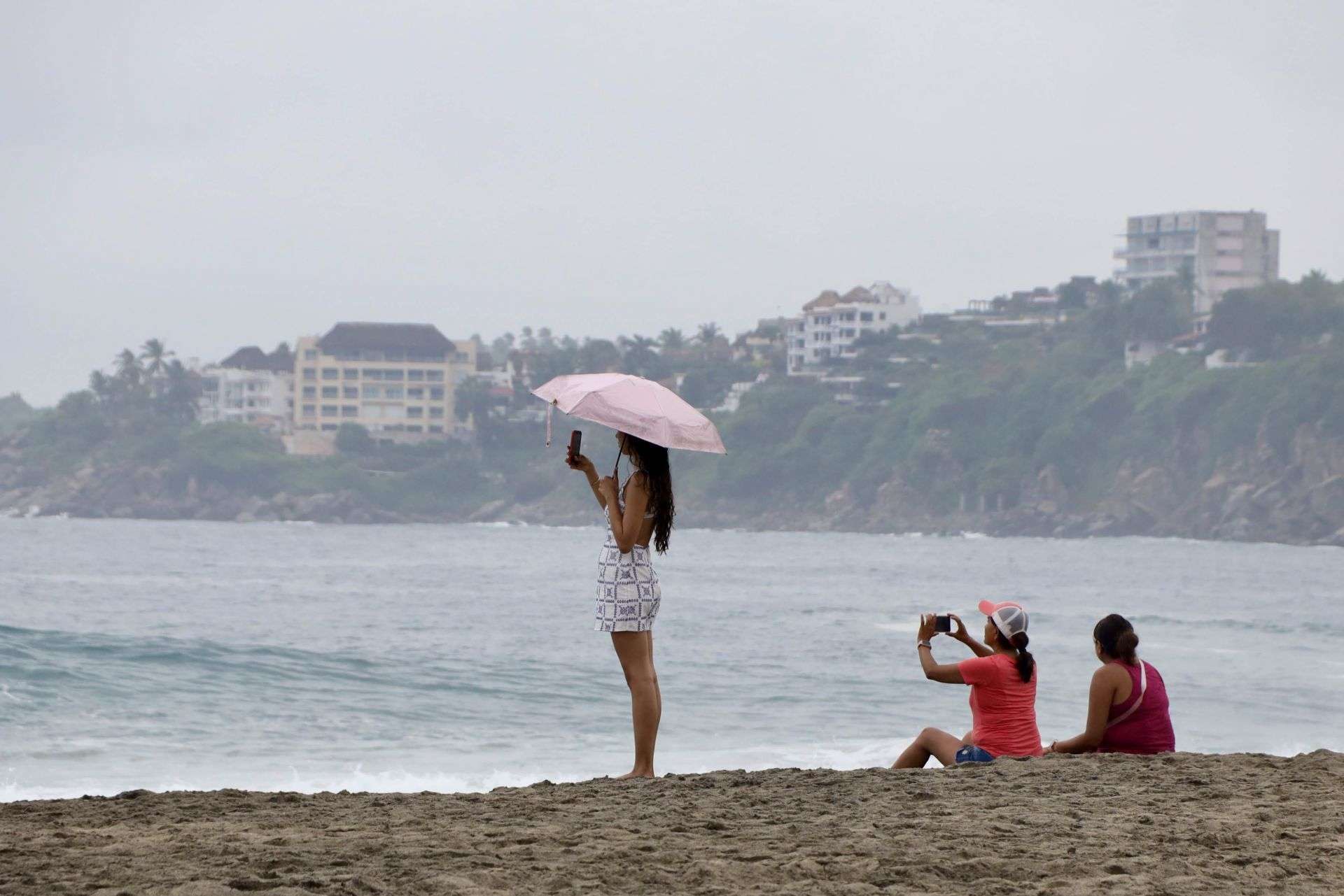 Confirma SMN la formación de la tormenta tropical Kiko lejos de costas mexicanas