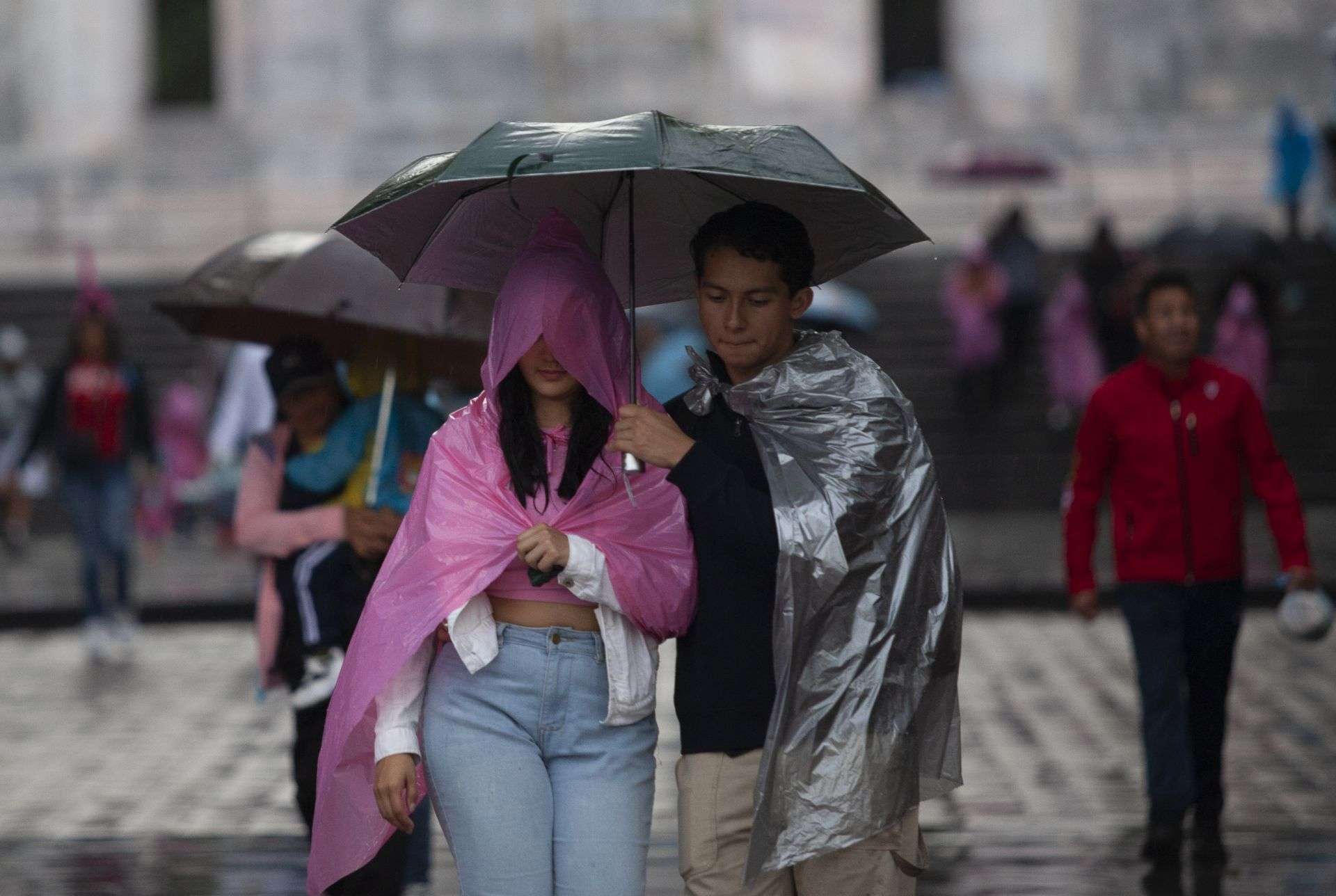 Cinco estados bajo alerta por lluvias intensas y temperaturas extremas