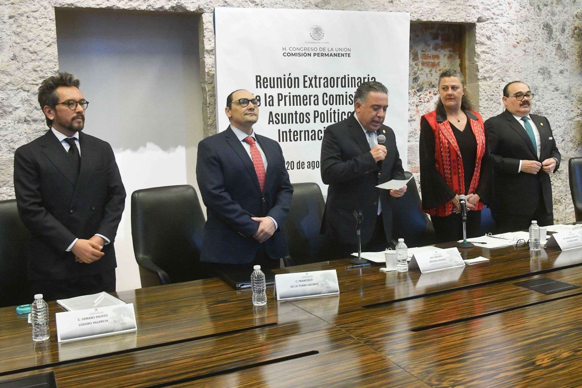 Universidades felicitan a Genaro Lozano embajador Italia, mientras surgen críticas políticas