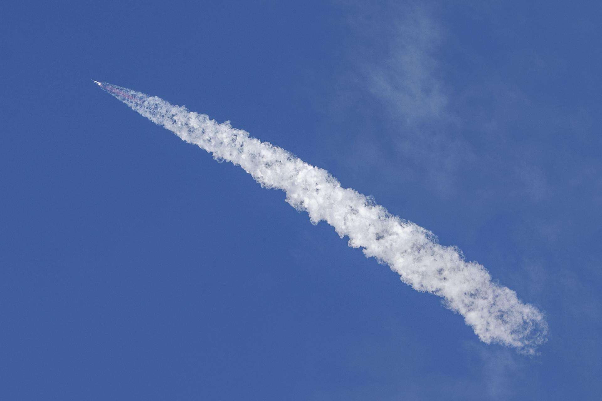Starship aterriza con éxito tras tres fracasos