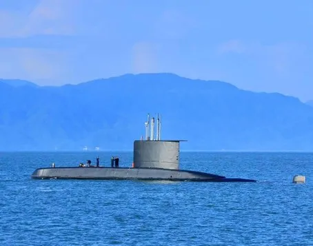 Submarino militar de Chile provoca expectativa en Puerto Vallarta