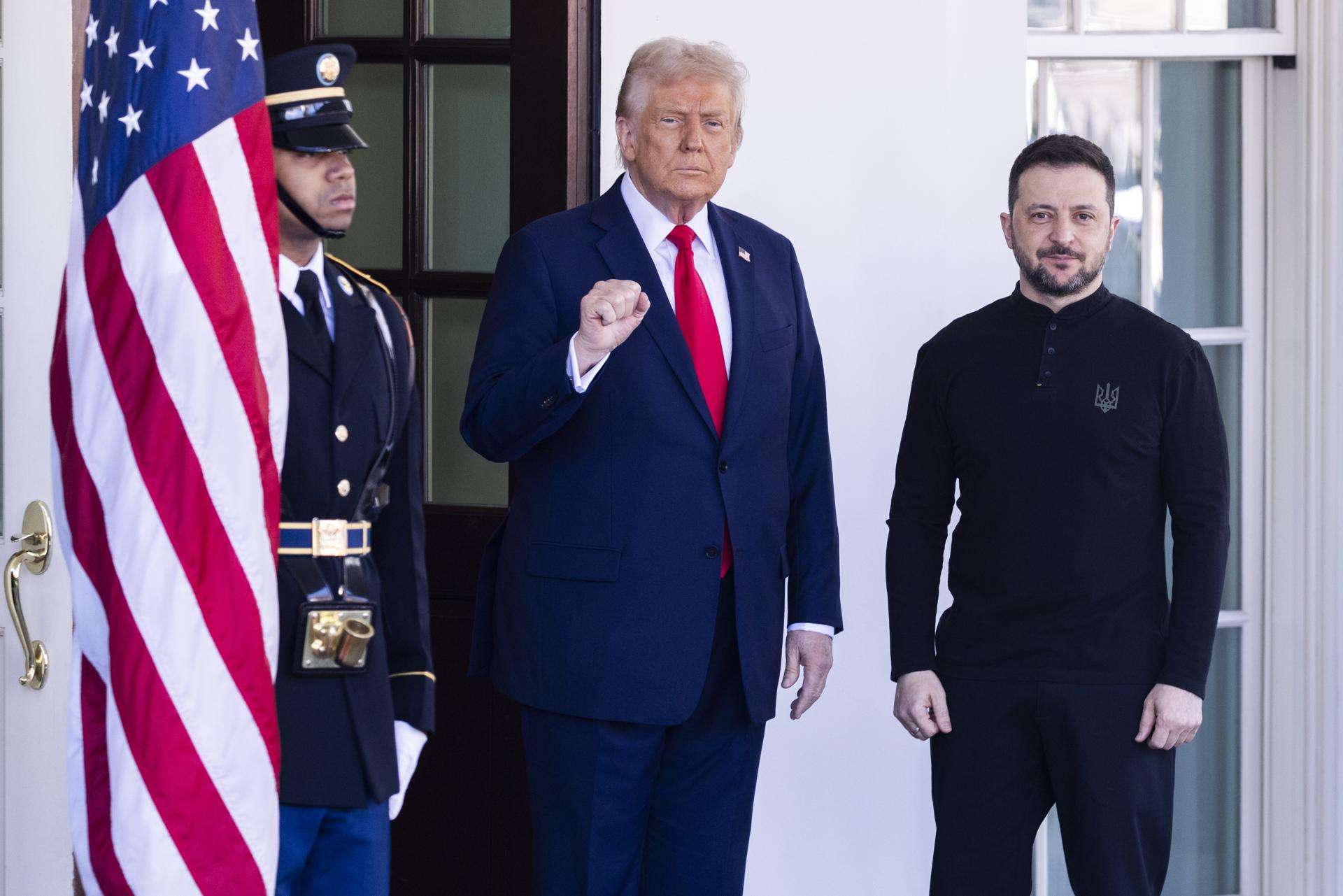 Evalúa Trump invitar a Zelenski a reunión con Putin en Alaska