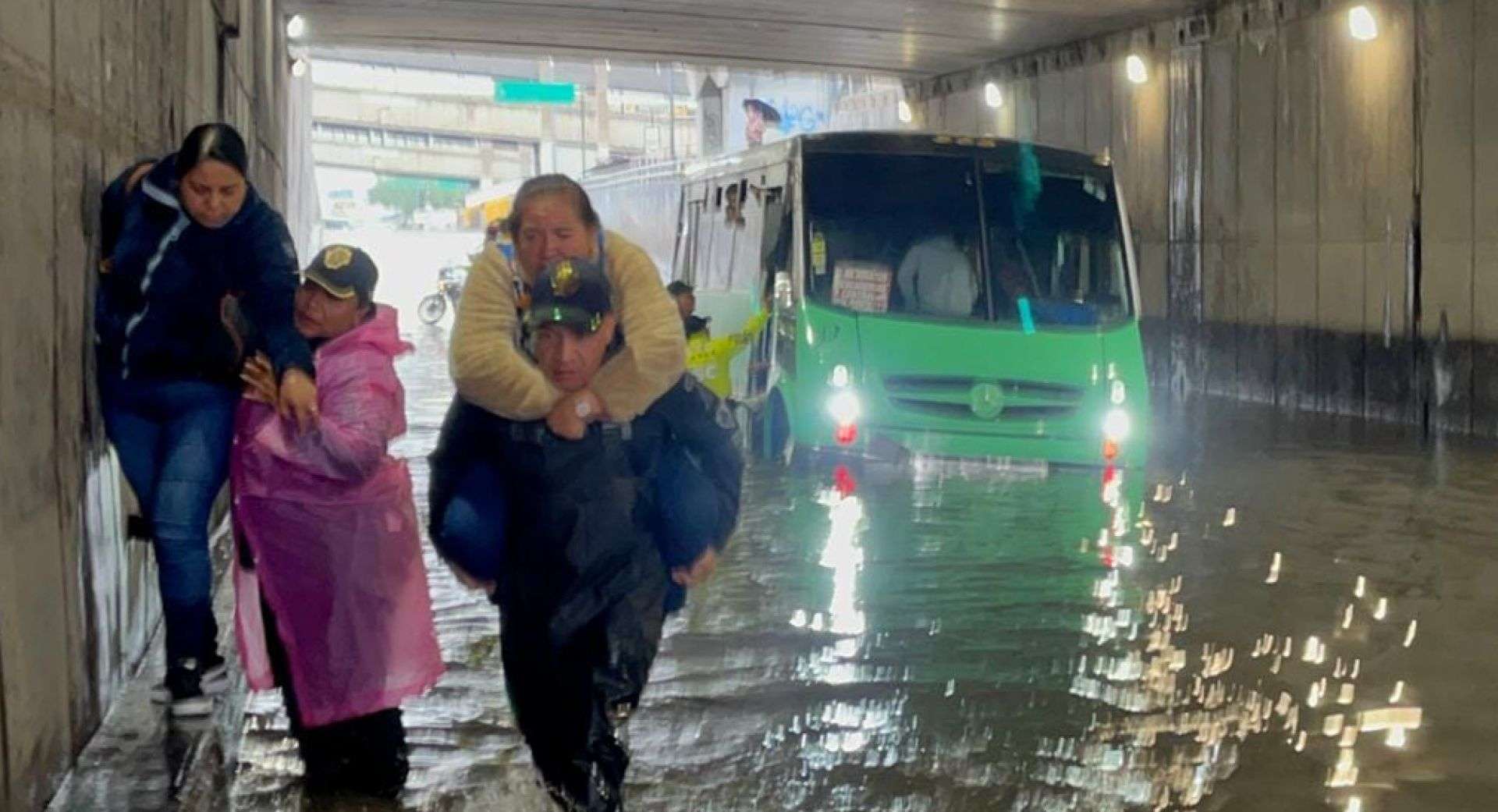 CDMX en caos por lluvias intensas y calles inundadas