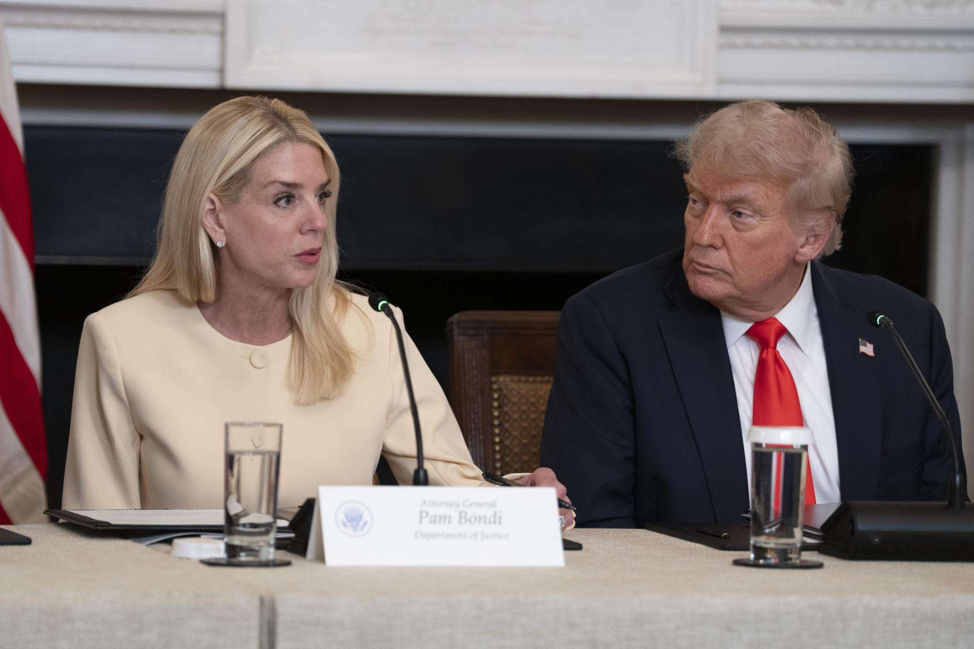 Departamento de Justicia de Trump imputa al exdirector del FBI James Comey