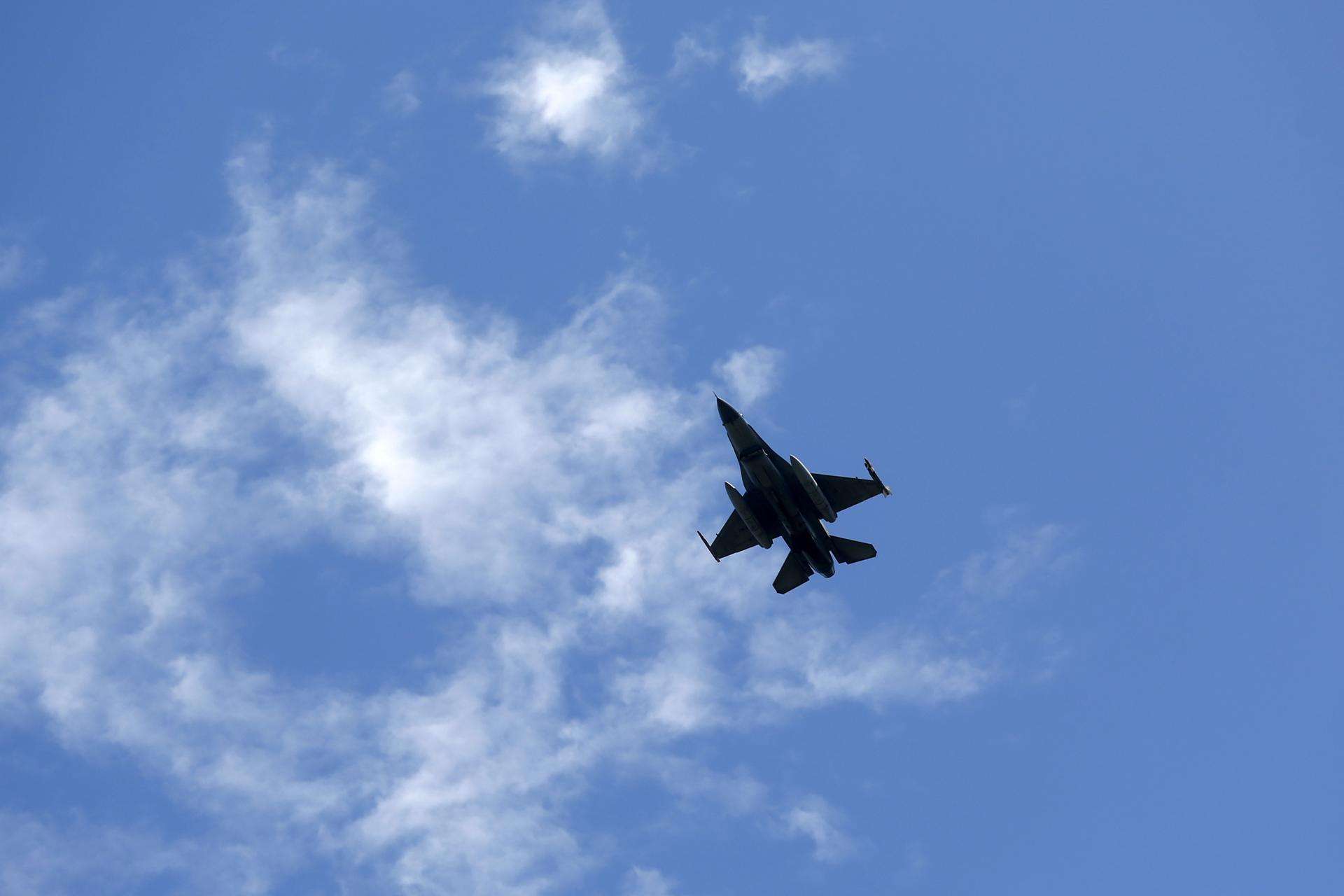 Cazas de EU interceptan aviones rusos cerca de Alaska