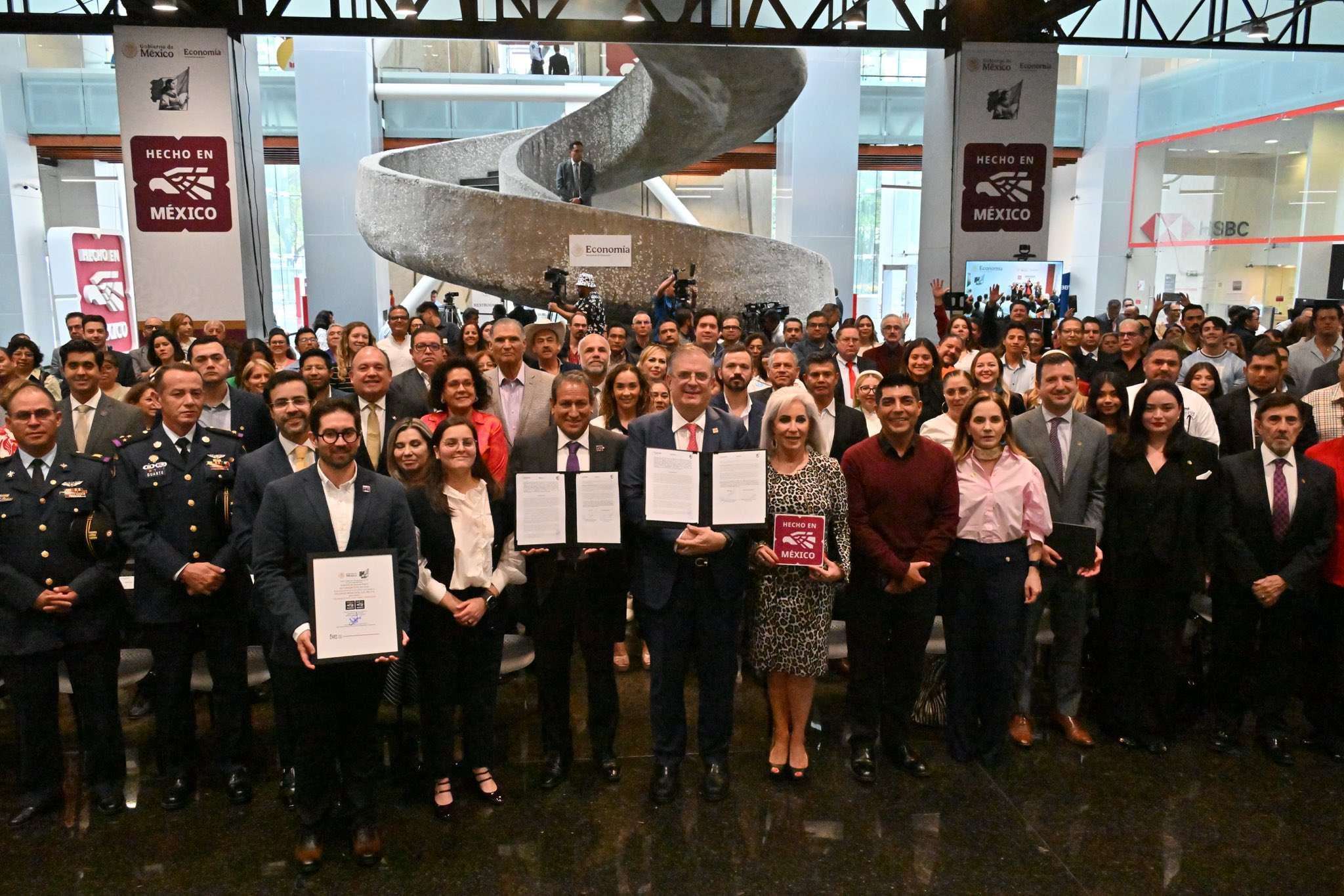 México y Amazon firman convenio de colaboración para apoyar a empresas mexicanas