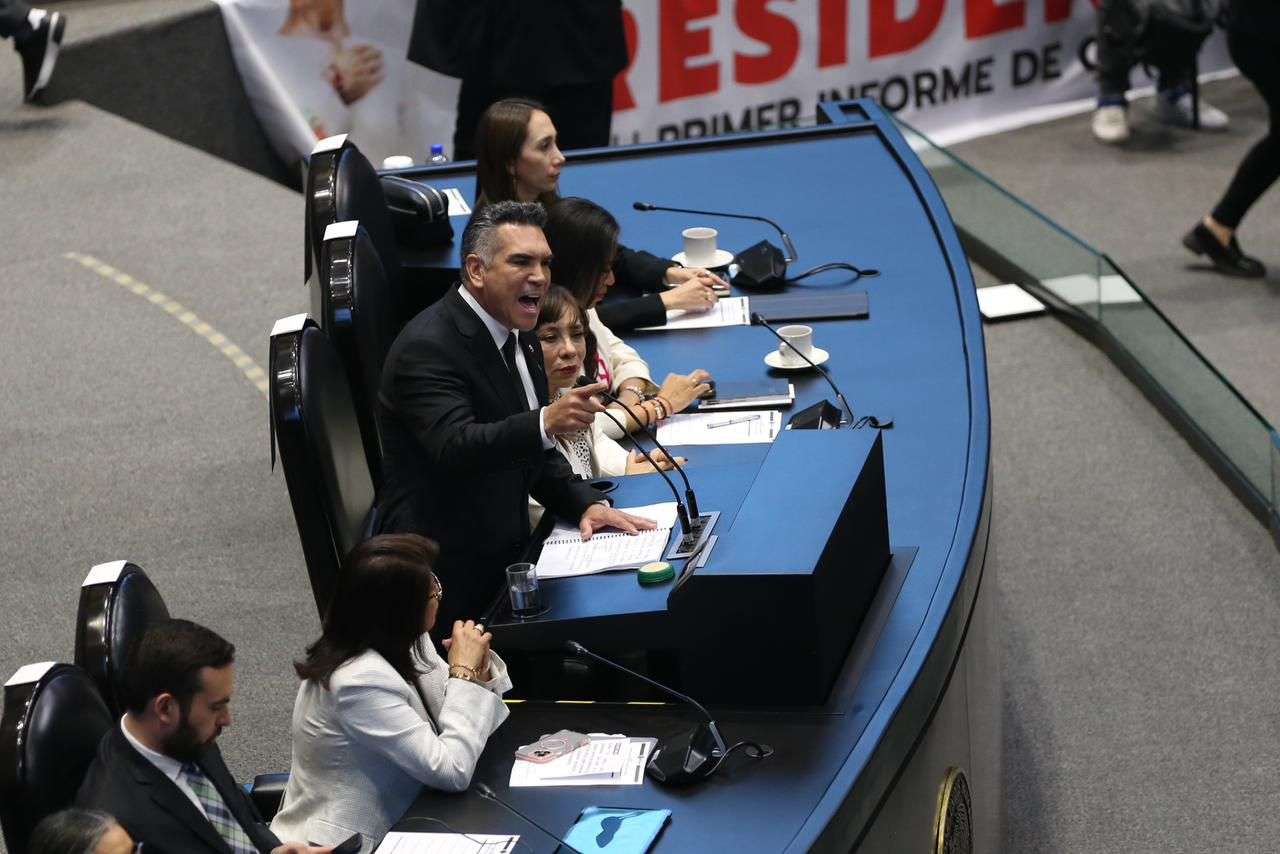 Alito Moreno acusa a Morena de “narcodictadura comunista” en tribuna del Congreso