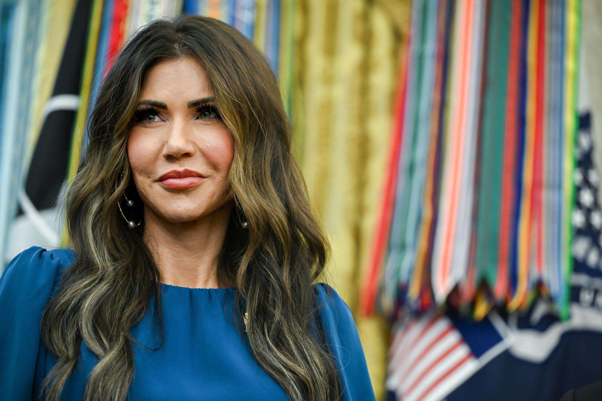 Confirma Kristi Noem expansión de operativos federales contra migrantes en Chicago