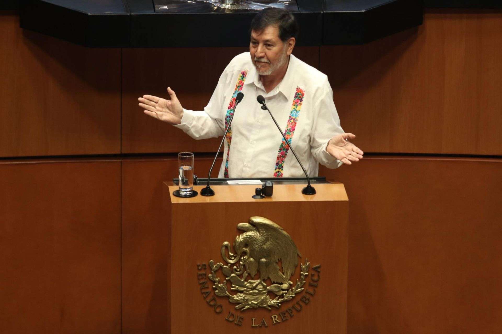 Fernández Noroña viaja a Coahuila y desata críticas por presunto gasto excesivo