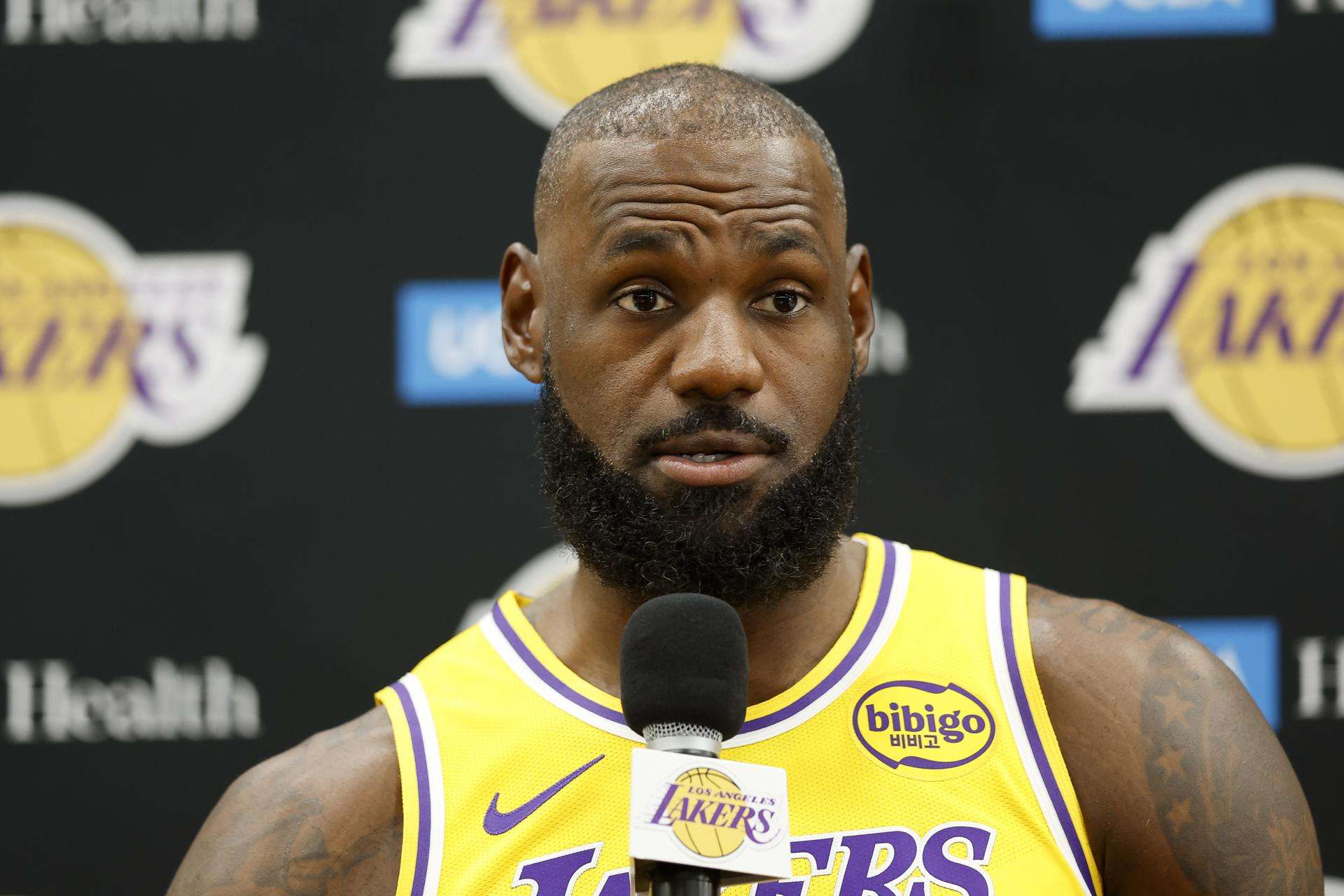 Falso anuncio de LeBron James sobre su retiro desata críticas en redes