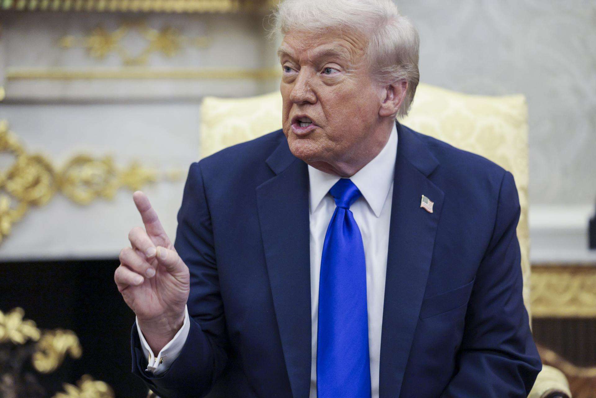 Donald Trump amenaza con desplegar tropas en Chicago