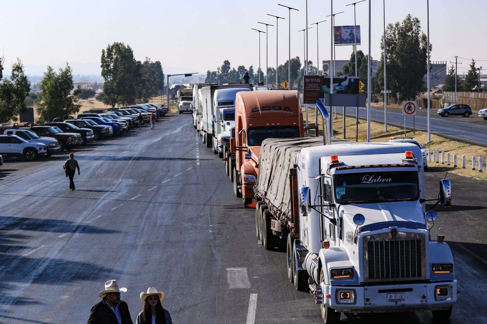 27 de noviembre: Transportistas y campesinos mantienen bloqueos carreteros en México hasta recibir respuestas del gobierno